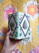 Load image into Gallery viewer, 1990s Kitschy Garden Tin
